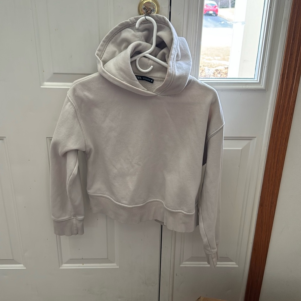 Zara hoodie sweatshirt cream in color small in very good condition